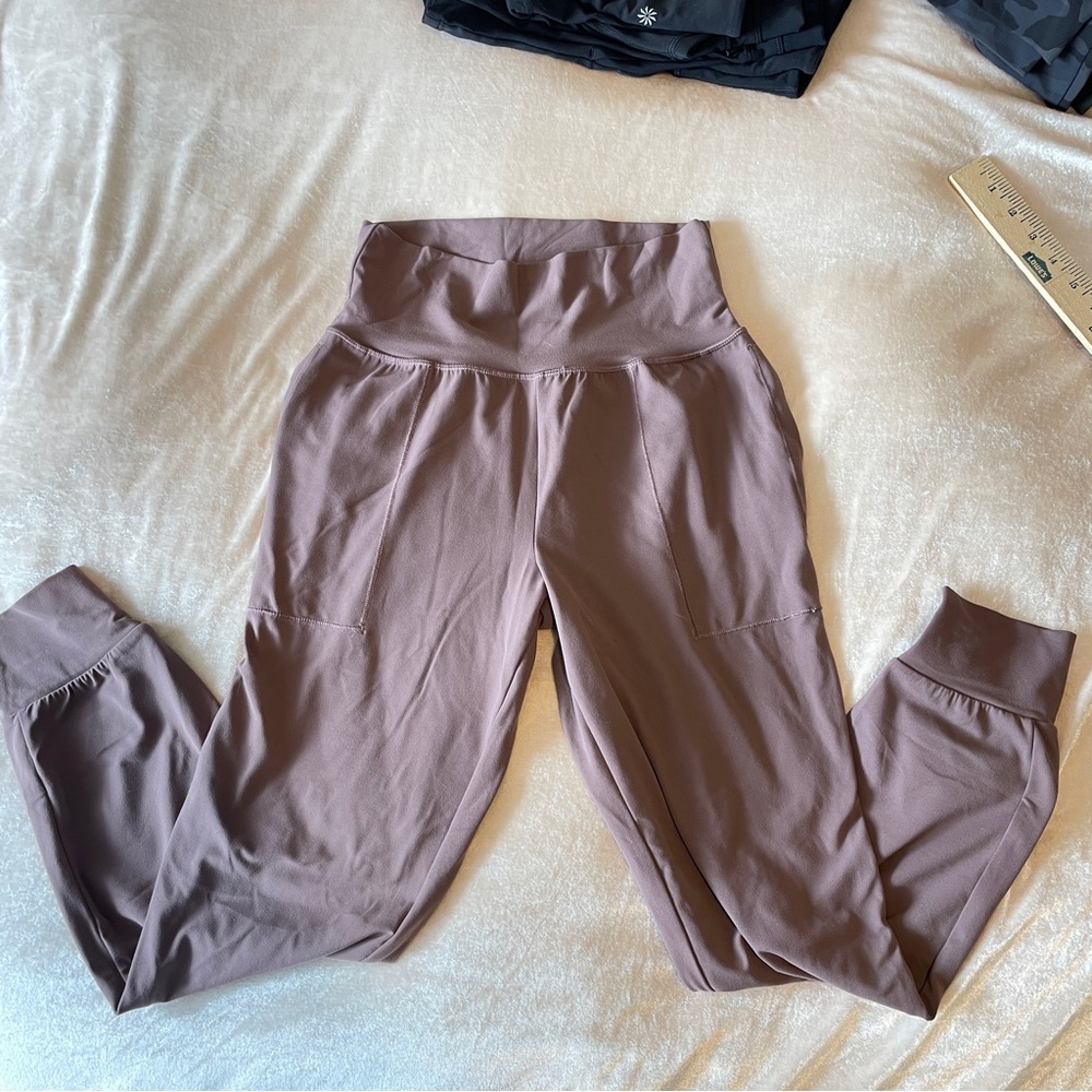Athleta salutation jogger